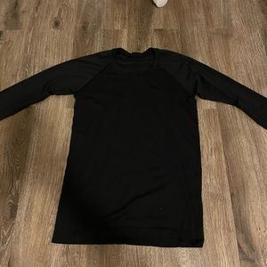 black lululemon swiftly tech long sleeve size 6